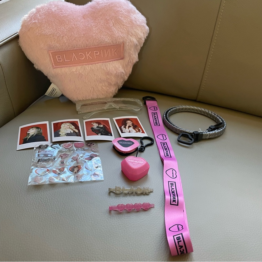 BLACKPINK Broken Heart pillow LIGHT-UP PLUSH HEART set